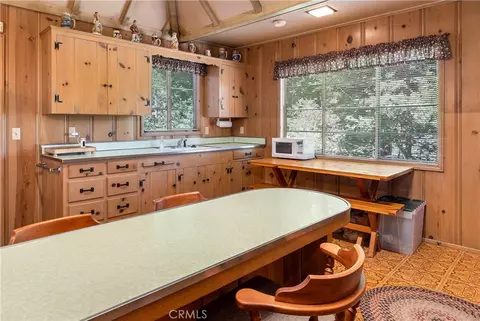 Kitchen - 29059 Hook Creek Rd, Cedar Glen, CA 92321 photo 5 of 6