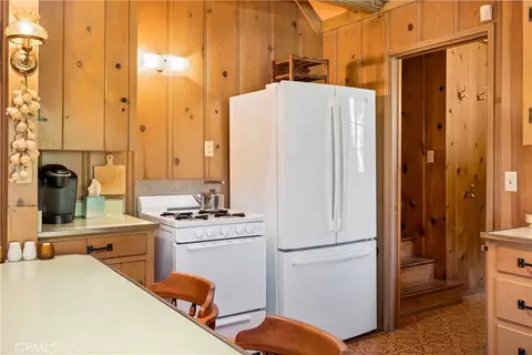 Kitchen - 29059 Hook Creek Rd, Cedar Glen, CA 92321 photo 2 of 6
