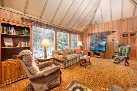 Living - 29059 Hook Creek Rd, Cedar Glen, CA 92321 photo 3 of 6