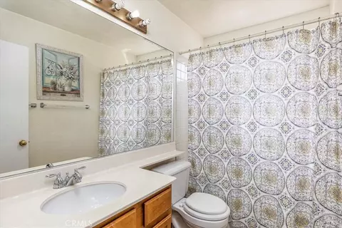 Bath - 43115 Corte Landeros, Temecula, CA 92592 photo 1 of 2