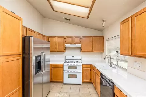Kitchen - 43115 Corte Landeros, Temecula, CA 92592 photo 2 of 3