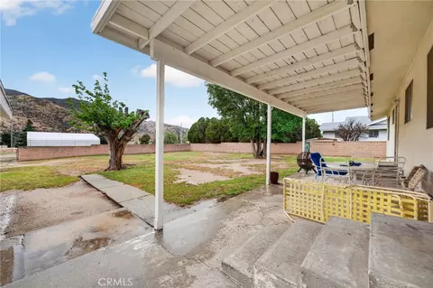 Exterior - 514 E Victory Ave, Banning, CA 92220 photo 3 of 9