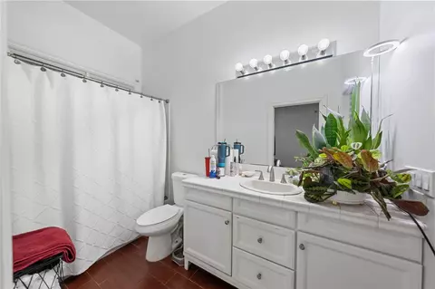 Bath - 43110 Palamino Cir, Temecula, CA 92590 photo 4 of 8