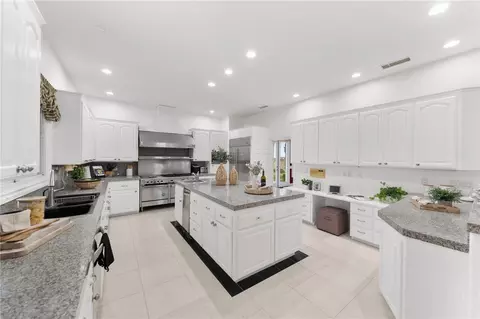 Kitchen - 43110 Palamino Cir, Temecula, CA 92590 photo 3 of 5