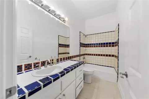 Bath - 43110 Palamino Cir, Temecula, CA 92590 photo 5 of 8