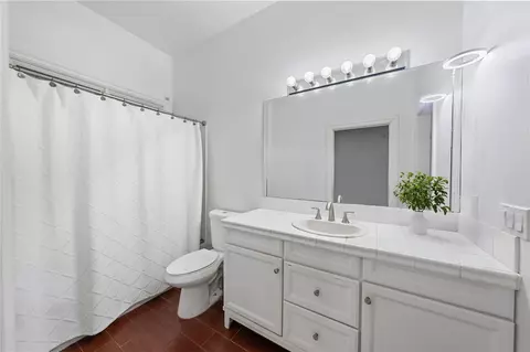 Bath - 43110 Palamino Cir, Temecula, CA 92590 photo 3 of 8