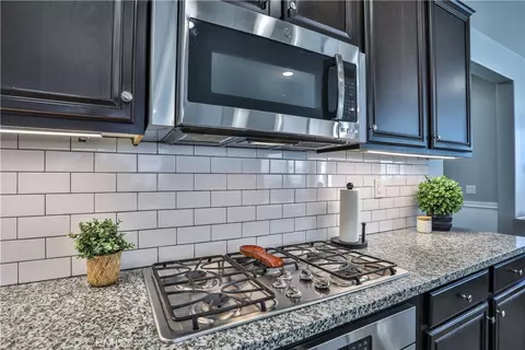 Kitchen - 1678 Bunnell, Beaumont, CA 92223 photo 3 of 4