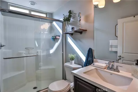 Bath - 1678 Bunnell, Beaumont, CA 92223 photo 2 of 6