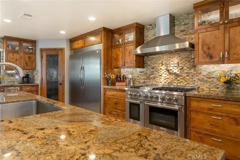 Kitchen - 26280 Thacker Dr, Hemet, CA 92544 photo 9 of 13