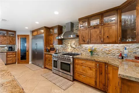 Kitchen - 26280 Thacker Dr, Hemet, CA 92544 photo 2 of 13