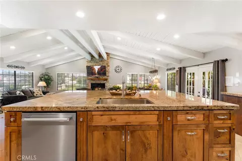 Kitchen - 26280 Thacker Dr, Hemet, CA 92544 photo 4 of 13