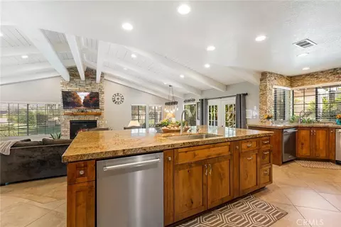 Kitchen - 26280 Thacker Dr, Hemet, CA 92544 photo 3 of 13
