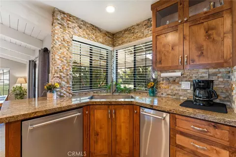 Kitchen - 26280 Thacker Dr, Hemet, CA 92544 photo 6 of 13