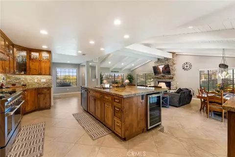 Kitchen - 26280 Thacker Dr, Hemet, CA 92544 photo 5 of 13
