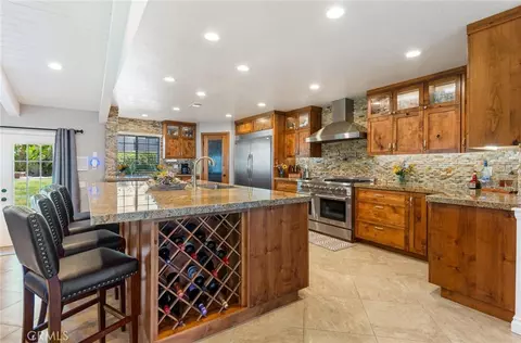 Kitchen - 26280 Thacker Dr, Hemet, CA 92544 photo 1 of 13