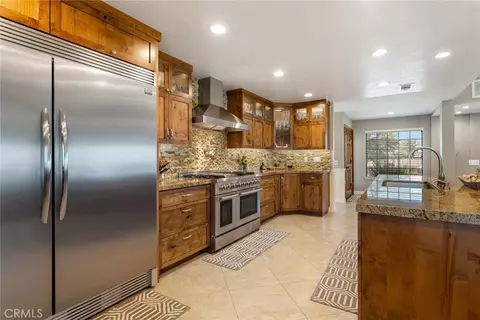 Kitchen - 26280 Thacker Dr, Hemet, CA 92544 photo 7 of 13