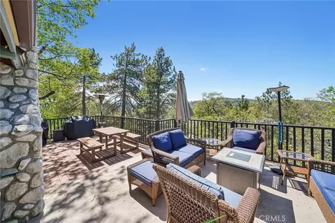 28662 Zion Dr, Lake Arrowhead, CA 92352