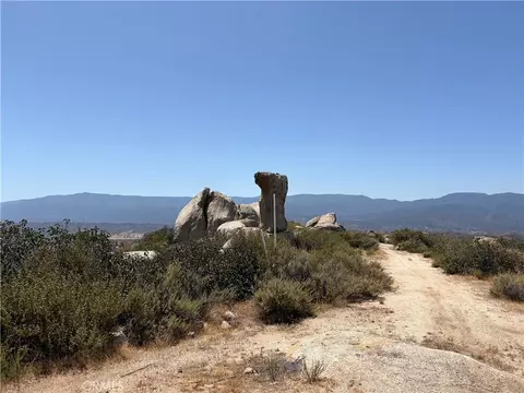 11 Sage Rd, Sage, CA 92544 photo 2
