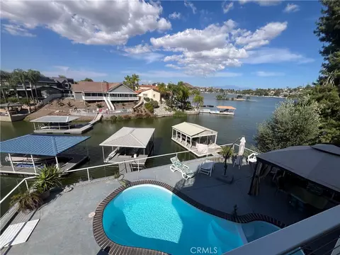 30594 Longhorn Dr, Canyon Lake, CA 92587