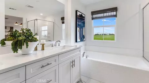 Bath - 1360 Thunderbolt Ln, Rialto, CA 92376 photo 2 of 2