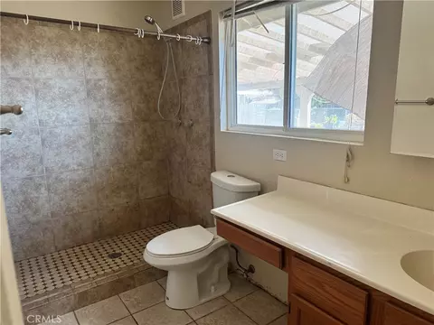 Bath - 39980 Via Fernando, Temecula, CA 92592 photo 5 of 6