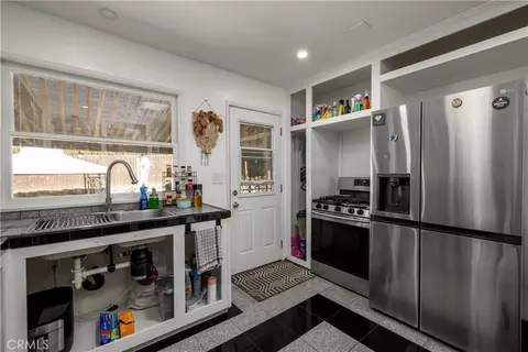 Kitchen - 155 Barhaven Ln, Fallbrook, CA 92028 photo 2 of 7
