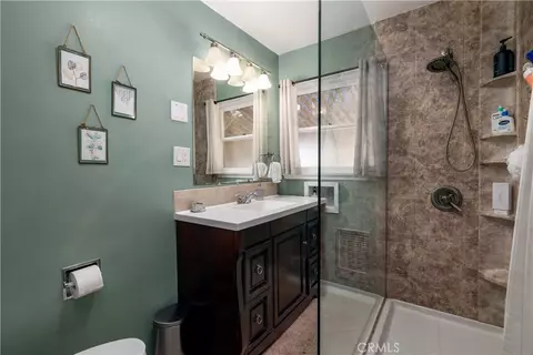 Bath - 155 Barhaven Ln, Fallbrook, CA 92028 photo 2 of 2