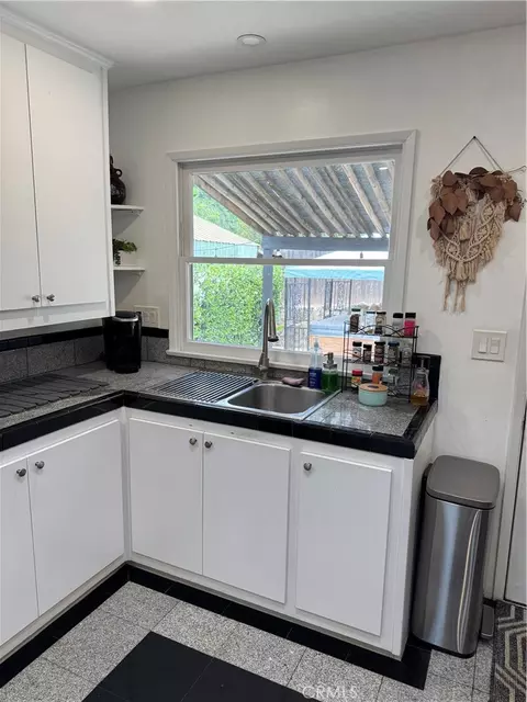 Kitchen - 155 Barhaven Ln, Fallbrook, CA 92028 photo 6 of 7
