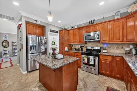 Kitchen - 33823 Channel, Temecula, CA 92592 photo 2 of 2