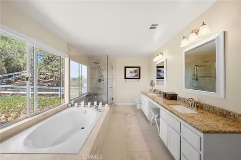 Bath - 3162 Reche Rd, Fallbrook, CA 92028 photo 2 of 4