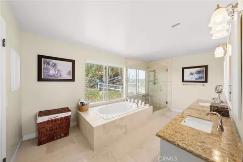 Bath - 3162 Reche Rd, Fallbrook, CA 92028 photo 3 of 4