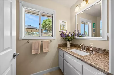 Bath - 3162 Reche Rd, Fallbrook, CA 92028 photo 1 of 4
