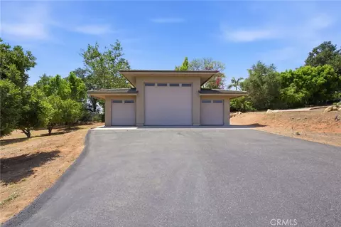 Exterior - 1186 Lydia Ln, Fallbrook, CA 92028 photo 2 of 6