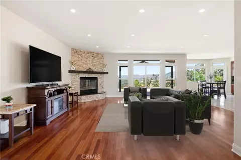 Living - 1186 Lydia Ln, Fallbrook, CA 92028 photo 2 of 6