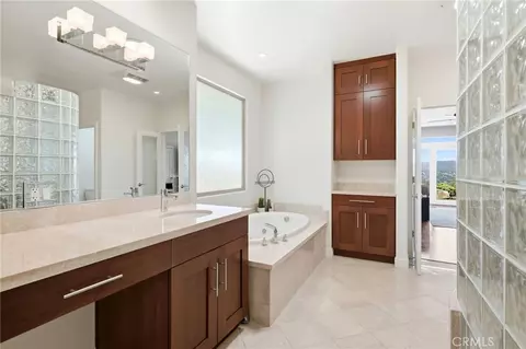 Bath - 1186 Lydia Ln, Fallbrook, CA 92028 photo 7 of 12