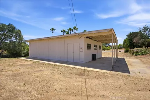 Exterior - 1186 Lydia Ln, Fallbrook, CA 92028 photo 5 of 6