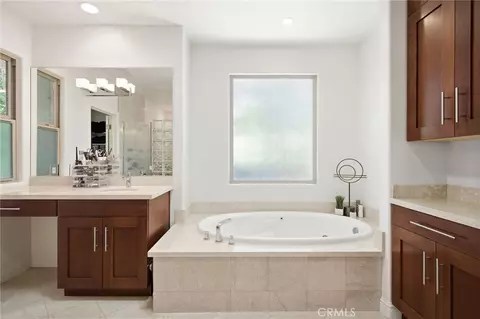 Bath - 1186 Lydia Ln, Fallbrook, CA 92028 photo 6 of 12
