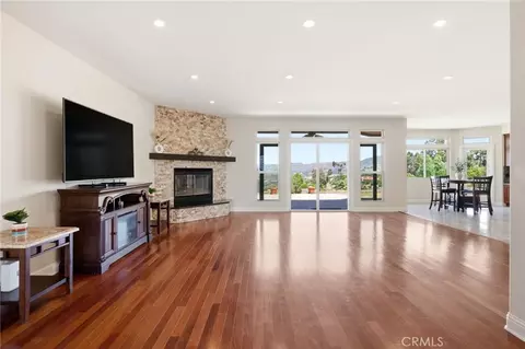 Living - 1186 Lydia Ln, Fallbrook, CA 92028 photo 3 of 6