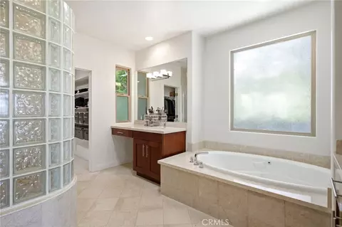 Bath - 1186 Lydia Ln, Fallbrook, CA 92028 photo 5 of 12