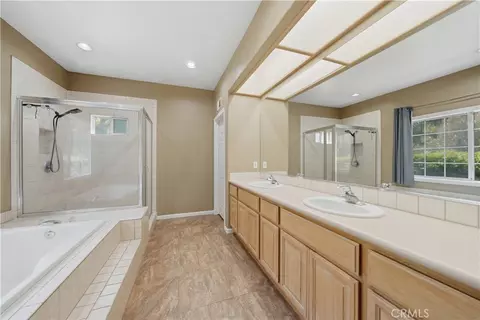 Bath - 32245 Refa Ct, Wildomar, CA 92595 photo 2 of 4