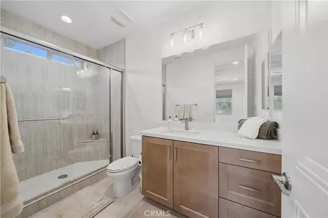 Bath - 39522 Caladium Dr, Temecula, CA 92591 photo 1 of 4