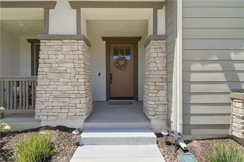 Exterior - 39522 Caladium Dr, Temecula, CA 92591 photo 3 of 13