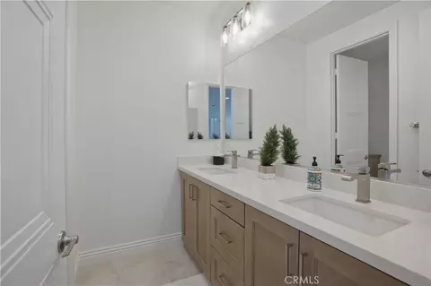 Bath - 39522 Caladium Dr, Temecula, CA 92591 photo 2 of 4