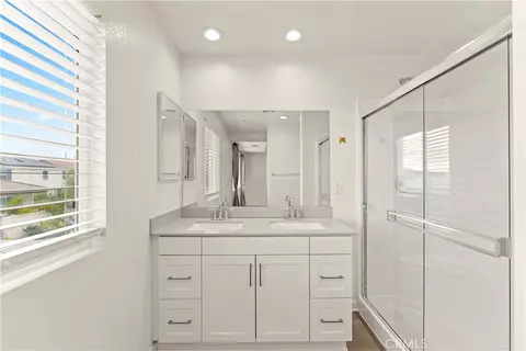 Bath - 26575 Stix Dr, Menifee, CA 92585 photo 2 of 2