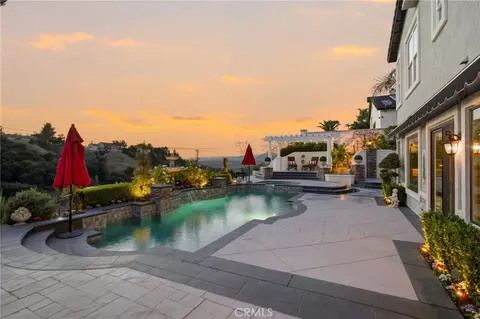 847 S Canyon Mist Ln, Anaheim, CA 92808