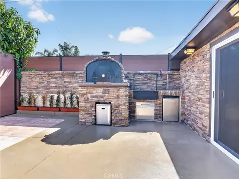 Exterior - 2425 Heather Ave, Long Beach, CA 90815 photo 4 of 7