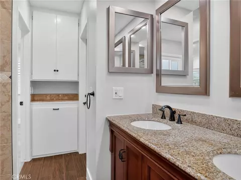 Bath - 2425 Heather Ave, Long Beach, CA 90815 photo 2 of 3