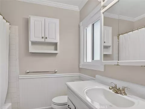 Bath - 2425 Heather Ave, Long Beach, CA 90815 photo 3 of 3