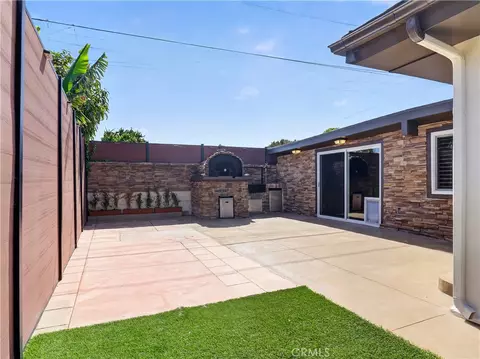 Exterior - 2425 Heather Ave, Long Beach, CA 90815 photo 7 of 7