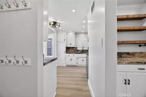 Entry Way - 2425 Heather Ave, Long Beach, CA 90815 photo 2 of 3